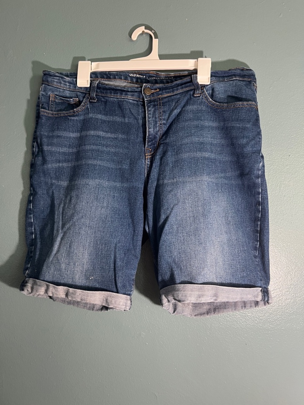 Old Navy women’s Blue Rolled-Hem Denim Shorts